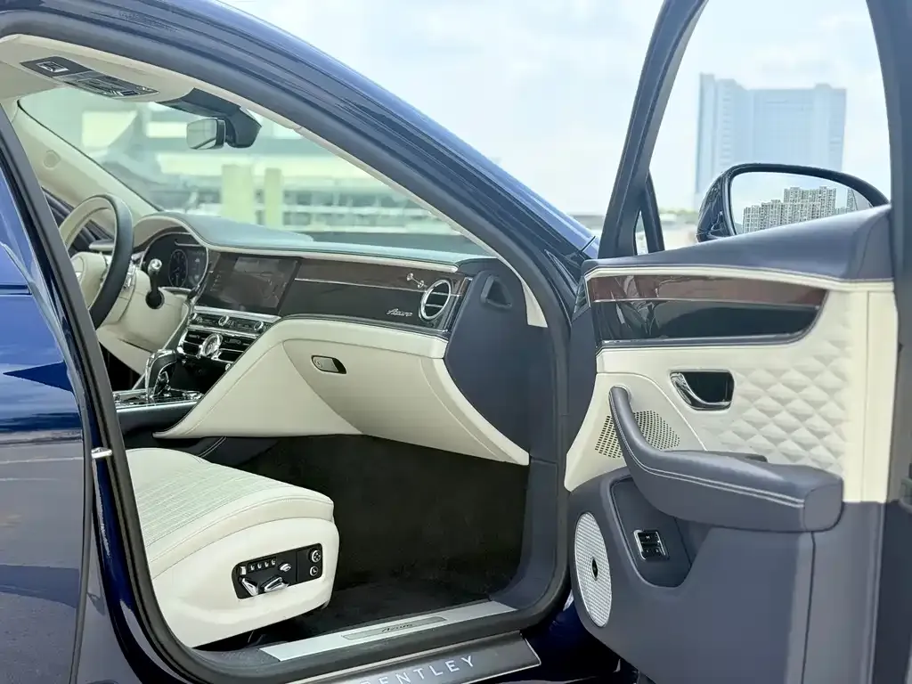 Bentley Flying Spur — фото 5
