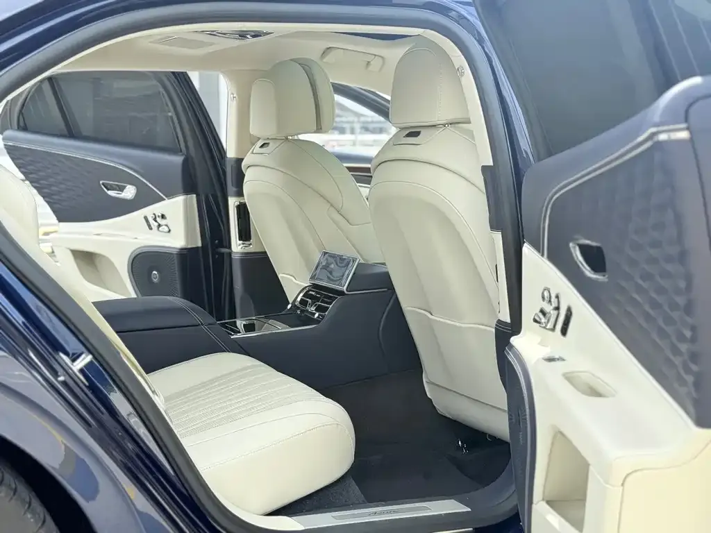 Bentley Flying Spur — фото 4