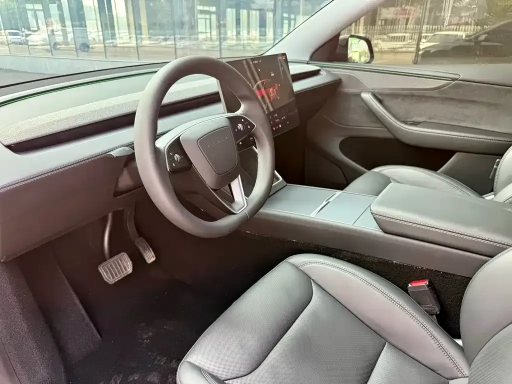 Tesla Model Y — фото 6
