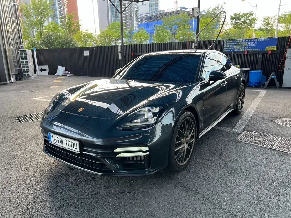 Porsche Panamera — фото 1