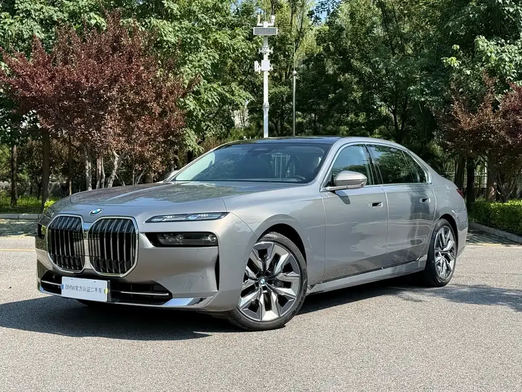 BMW 7 Series — фото 1