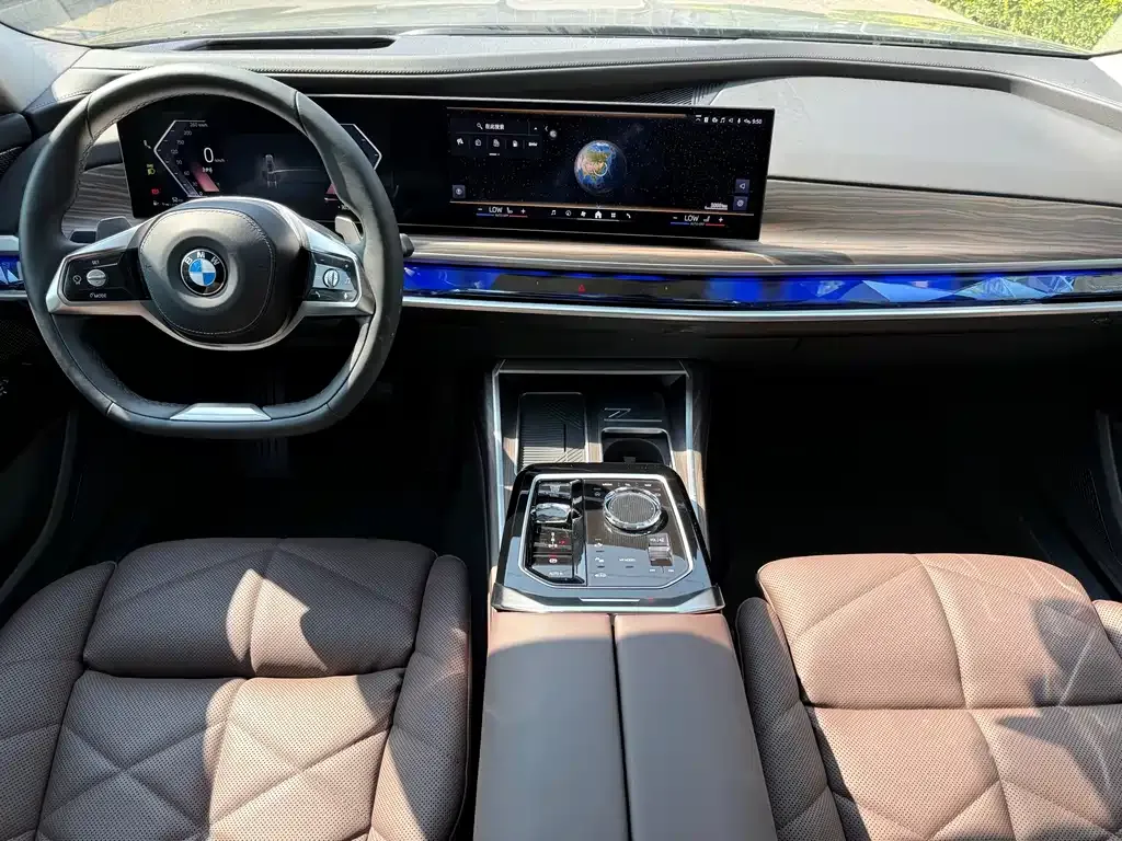 BMW 7 Series — фото 2