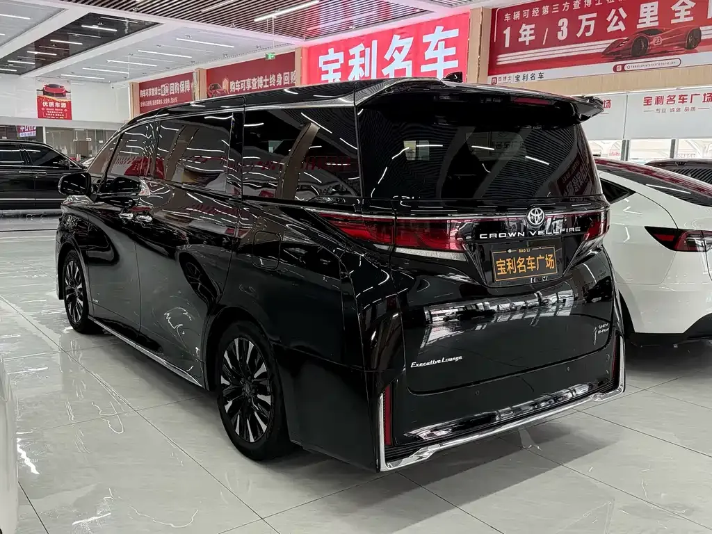 Toyota Vellfire — фото 10