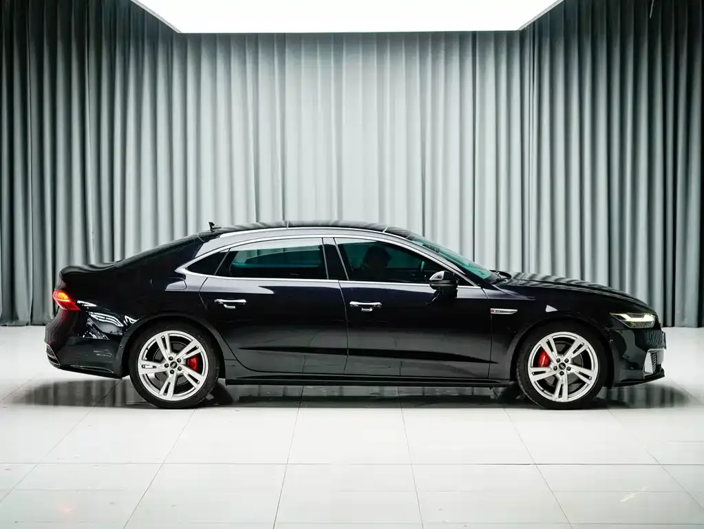 Audi A7L — фото 8