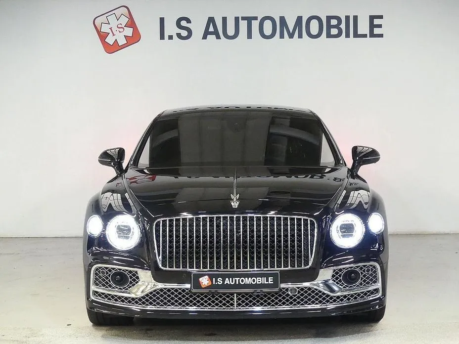 Bentley Flying Spur — фото 1