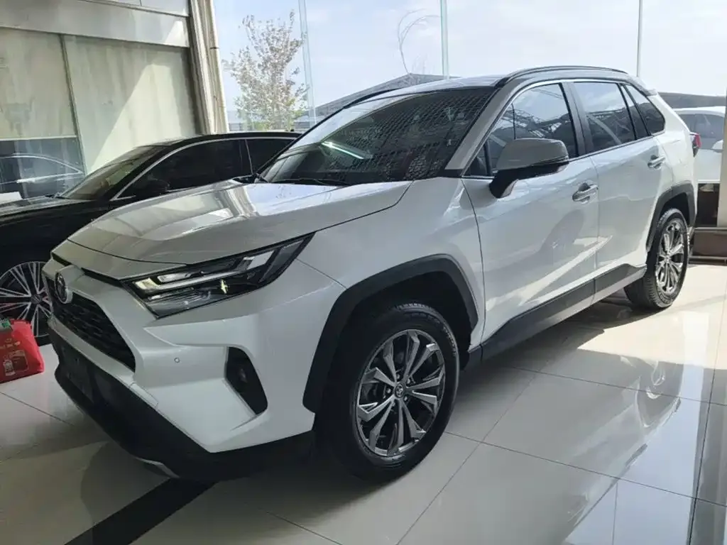 Toyota RAV4 — фото 1