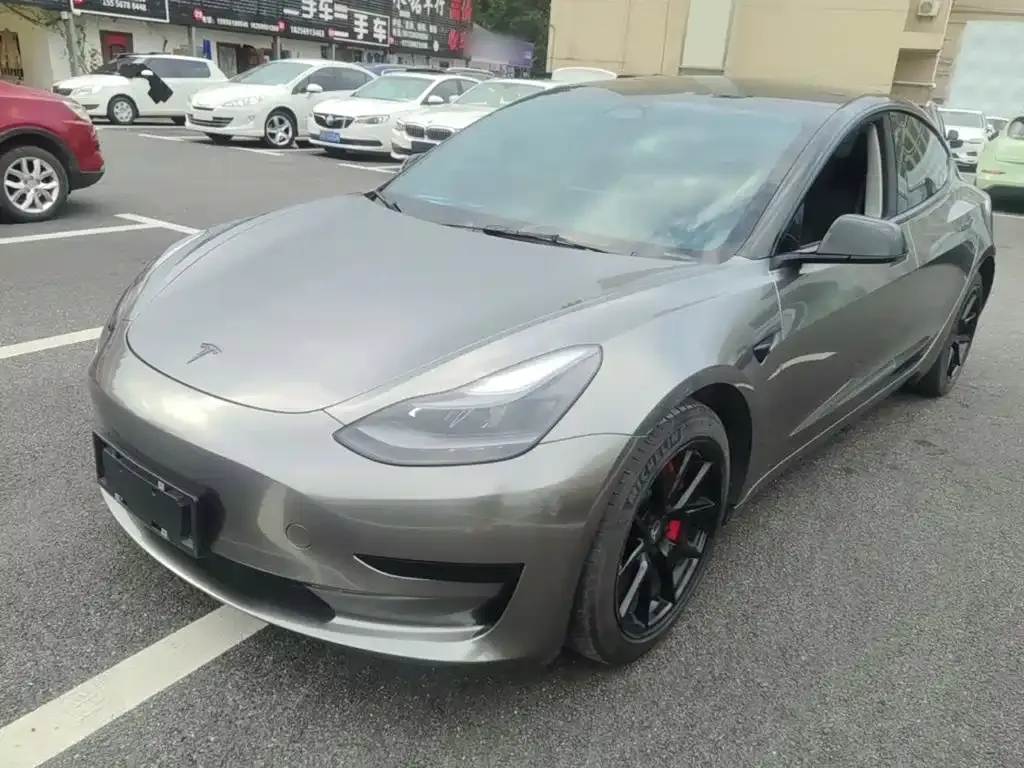 Tesla Model 3 — фото 1