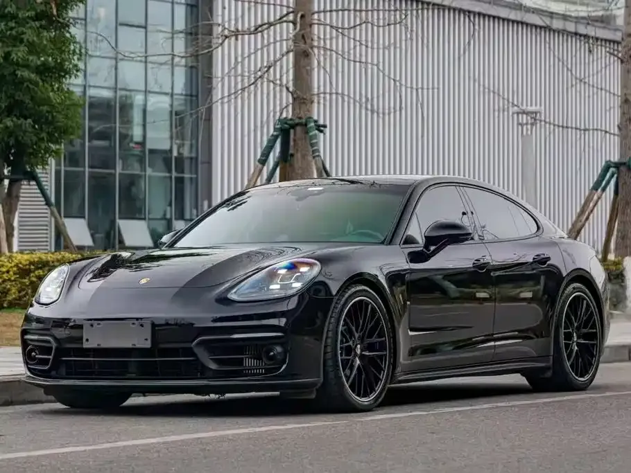 Porsche Panamera — фото 1