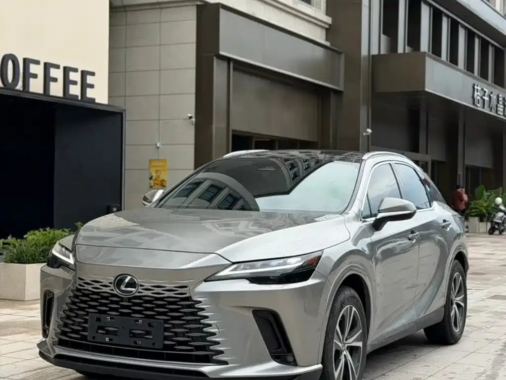Lexus RX — фото 1