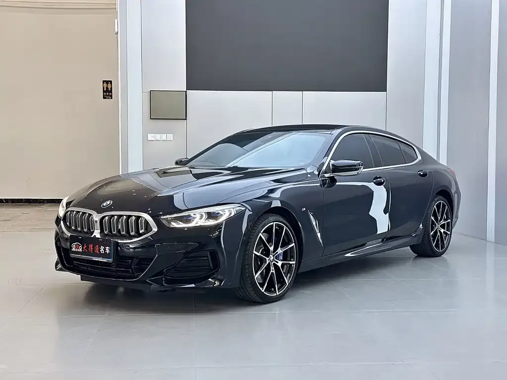BMW 8 Series — фото 1