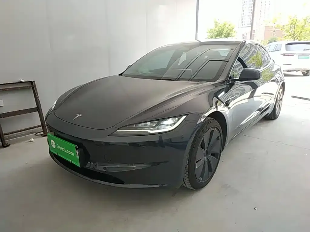 Tesla Model 3 — фото 1