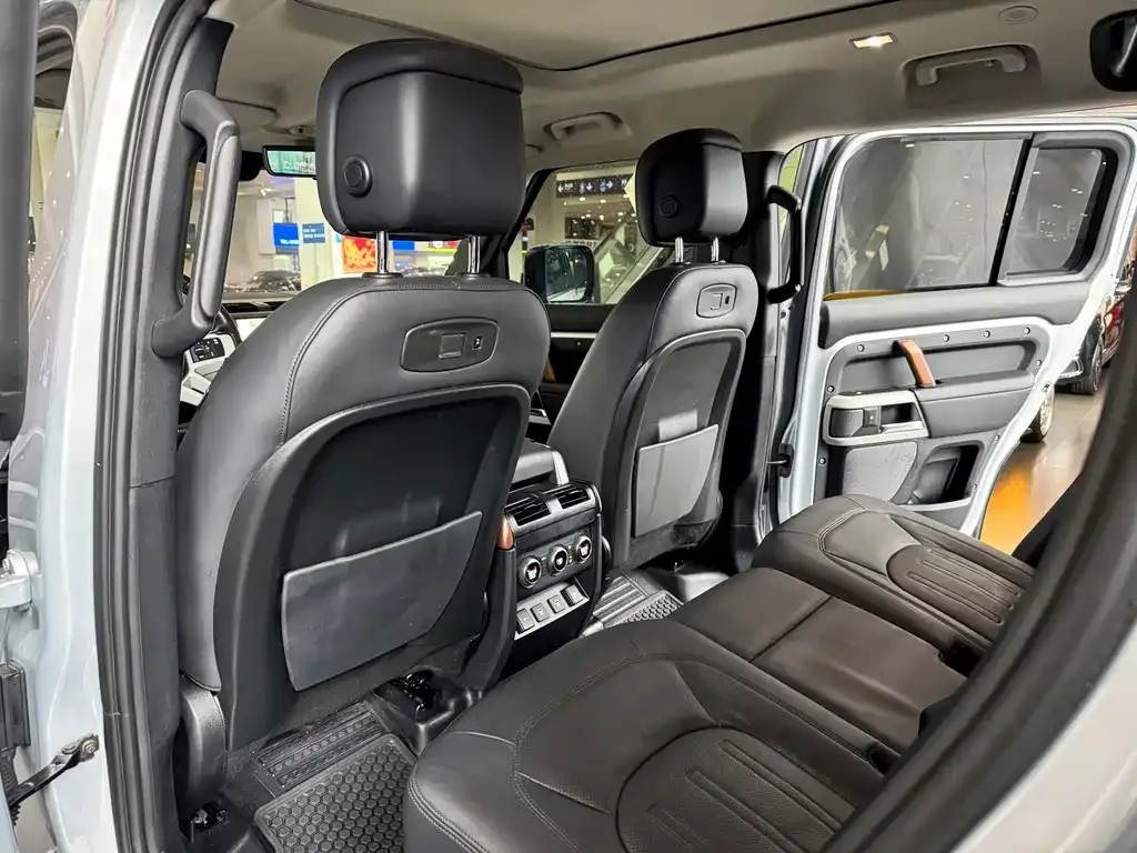 Land Rover Defender — фото 6