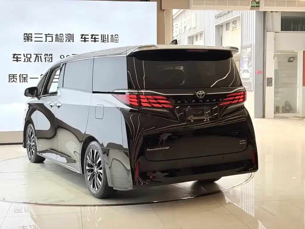 Toyota Alphard — фото 5