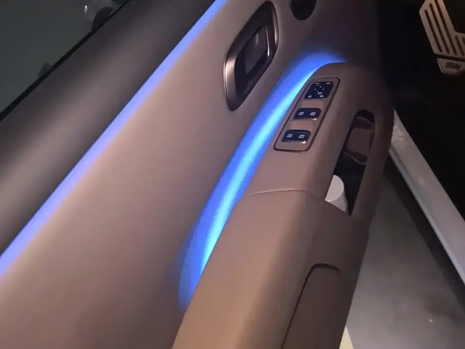 Li Auto Li i8 — фото 4
