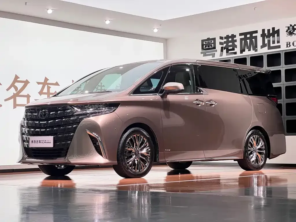 Toyota Alphard — фото 1