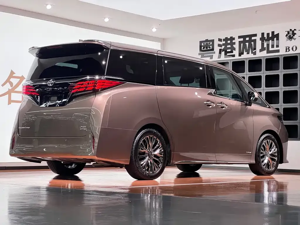 Toyota Alphard — фото 6
