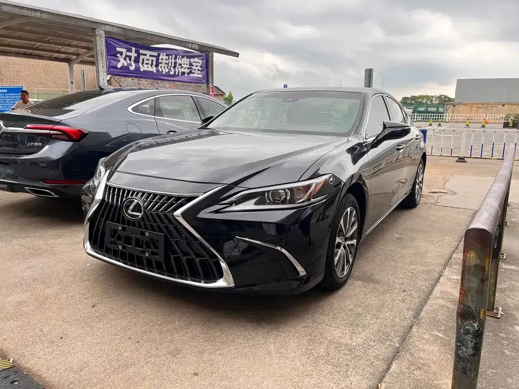 Lexus ES — фото 1