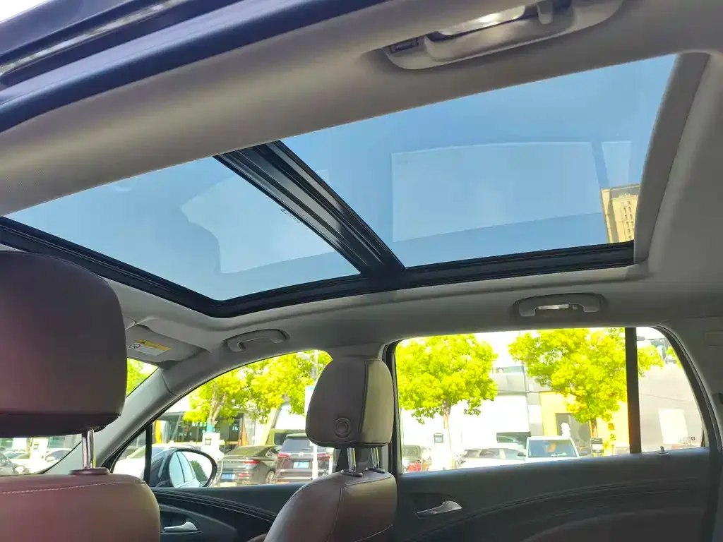 Buick Envision Plus — фото 8