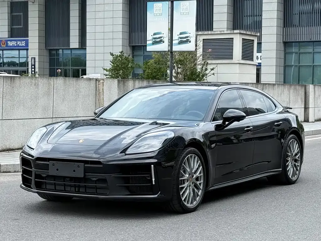 Porsche Panamera — фото 1
