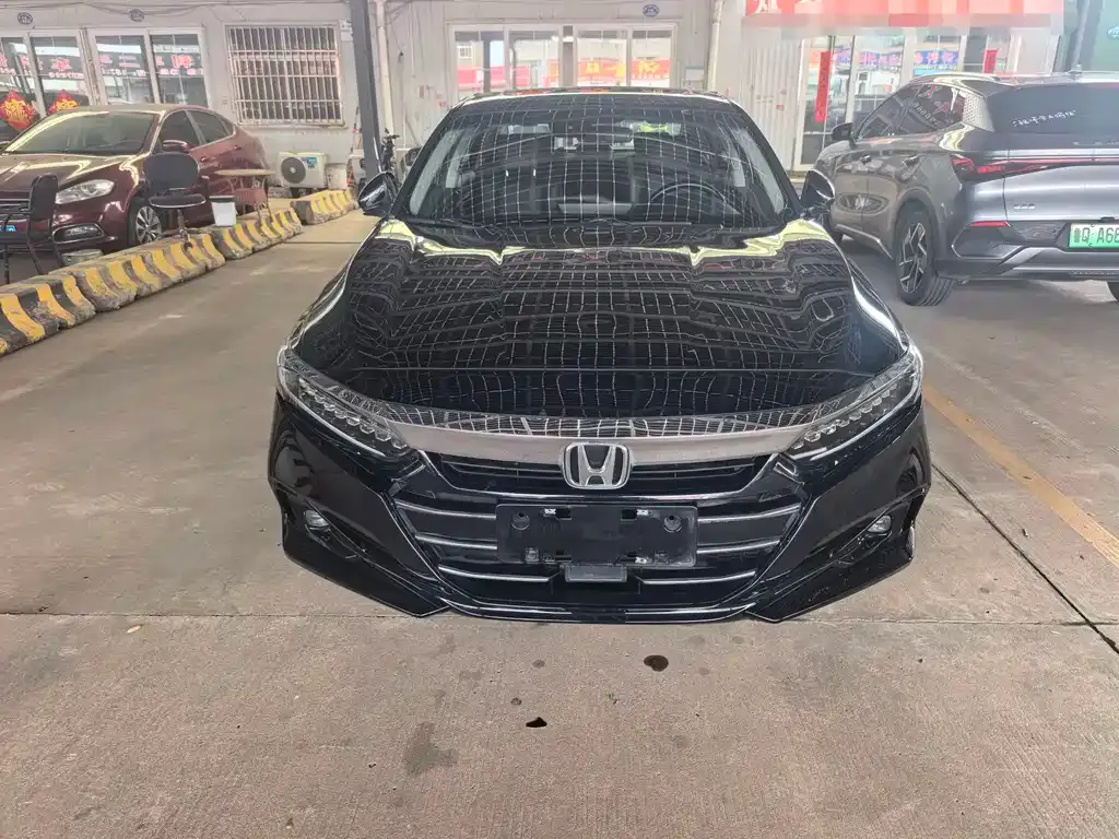 Honda Accord — фото 1