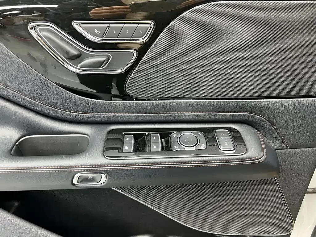 Lincoln Aviator — фото 10