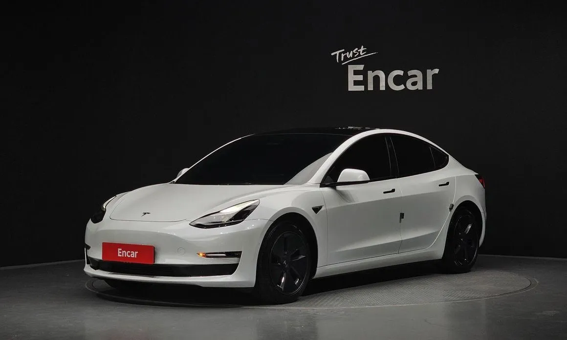 Tesla Model 3 — фото 1
