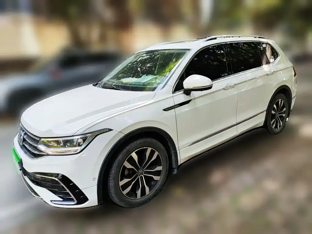 Volkswagen Tiguan L — фото 1