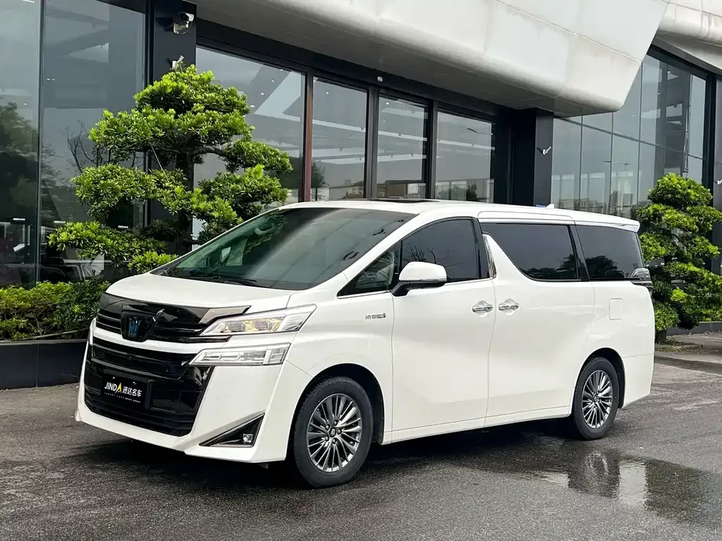 Toyota Vellfire — фото 1