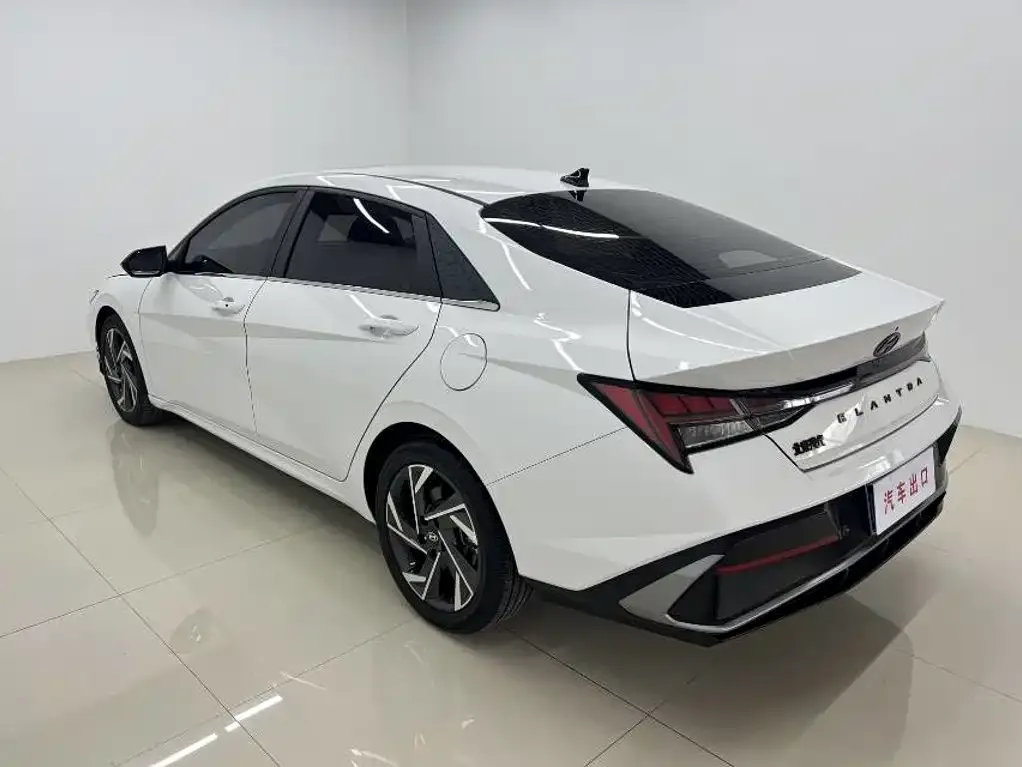 Hyundai Elantra — фото 5