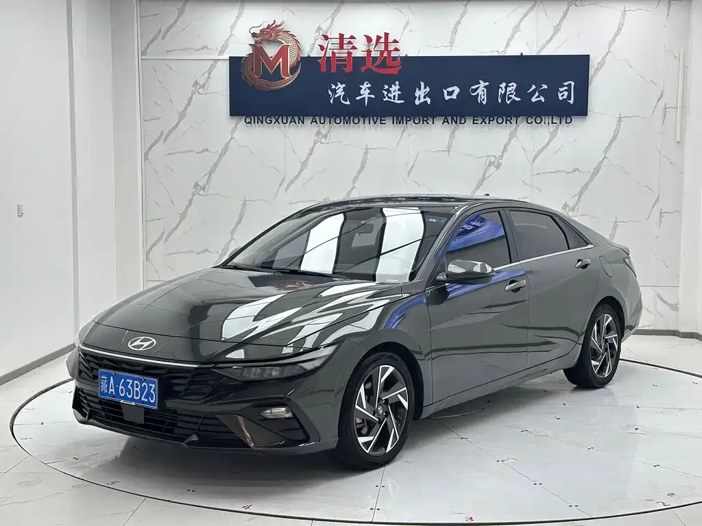 Hyundai Elantra — фото 1
