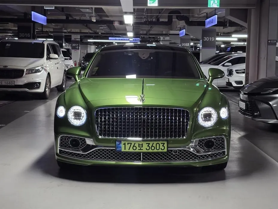Bentley Flying Spur — фото 4