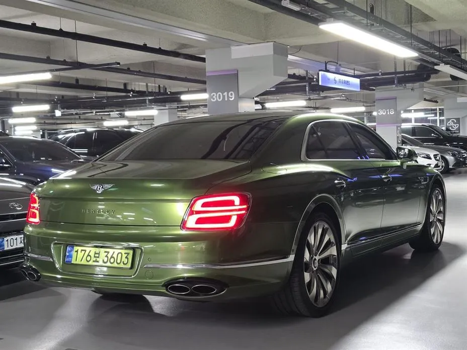 Bentley Flying Spur — фото 10