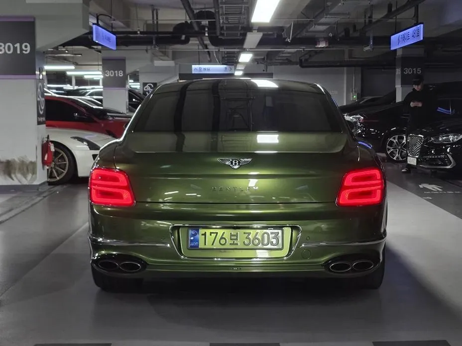 Bentley Flying Spur — фото 7