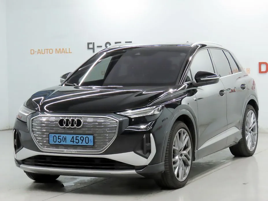Audi Q4 e-tron — фото 1