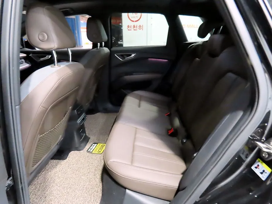 Audi Q4 e-tron — фото 8