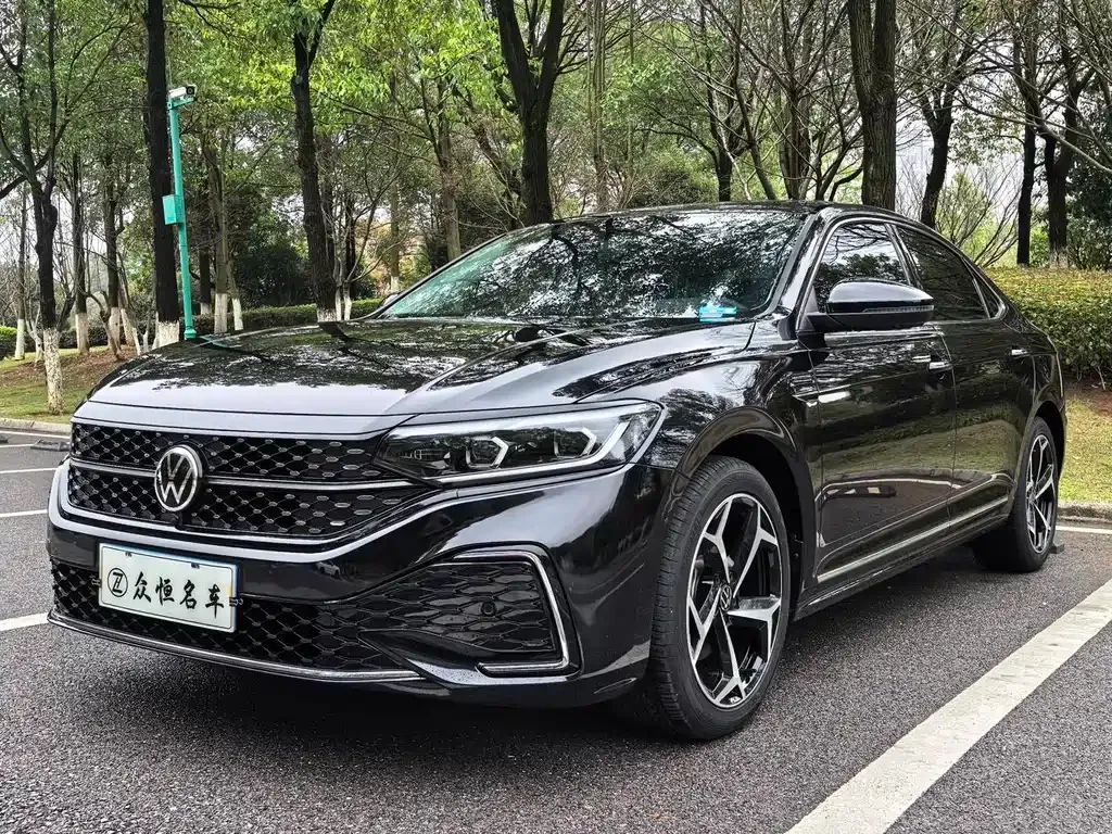 Volkswagen Passat — фото 1