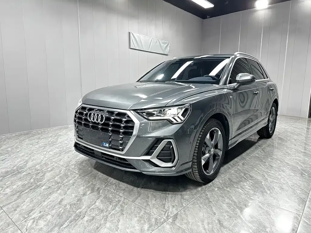 Audi Q3 — фото 1