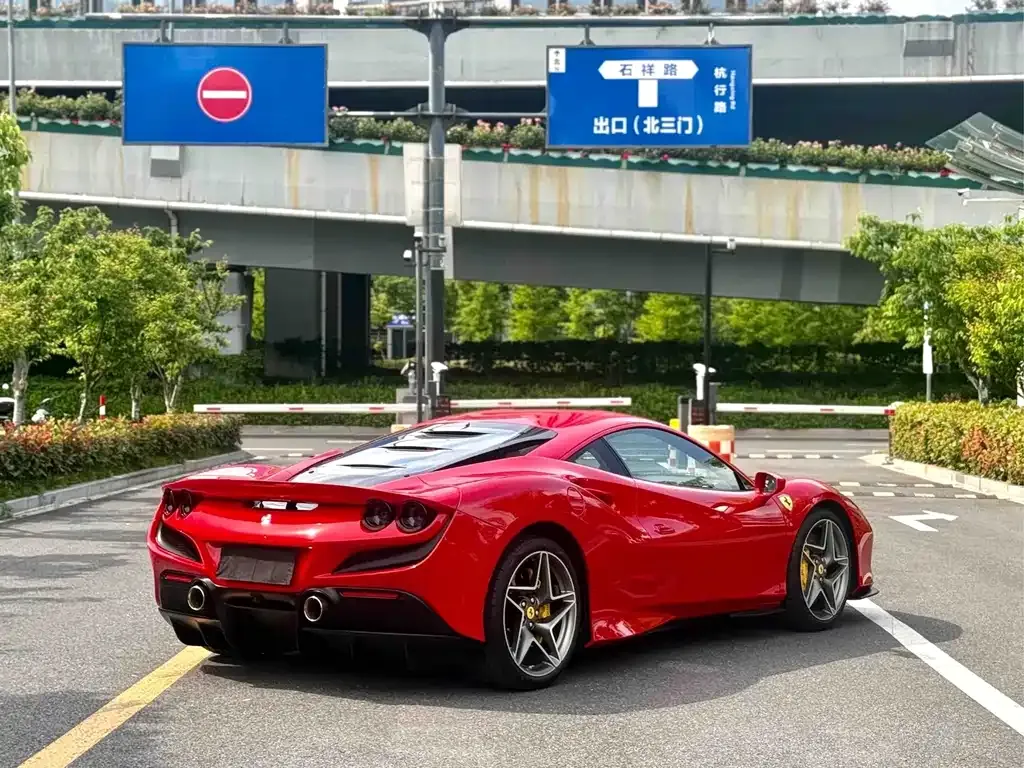 Ferrari F8 — фото 7