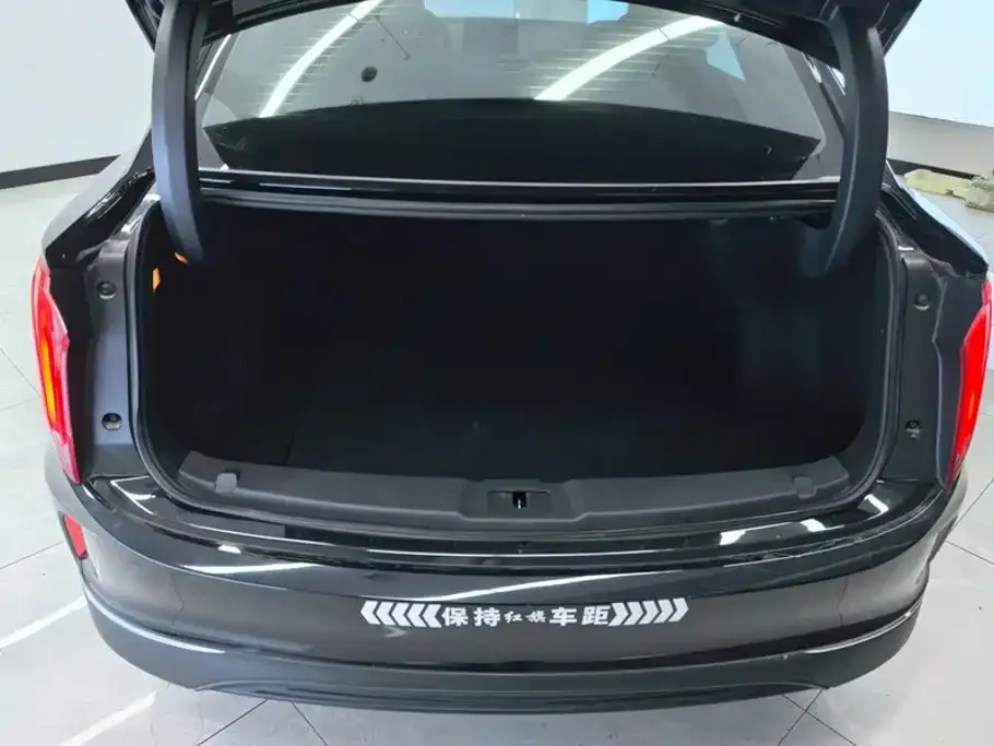 Hongqi E-QM5 — фото 2