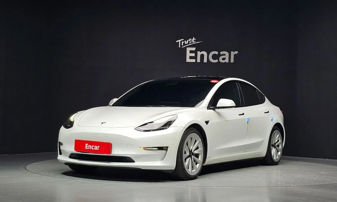 Tesla Model 3 — фото 1