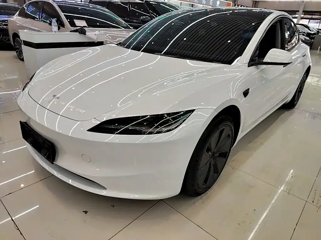 Tesla Model 3 — фото 1
