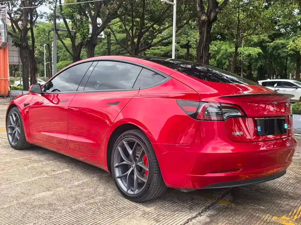 Tesla Model 3 — фото 2