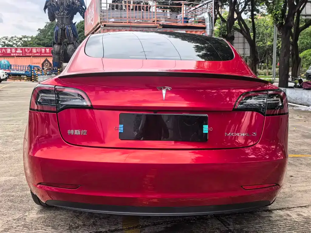 Tesla Model 3 — фото 3