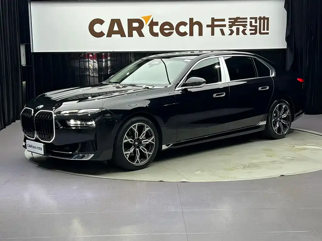 BMW 7 Series — фото 1