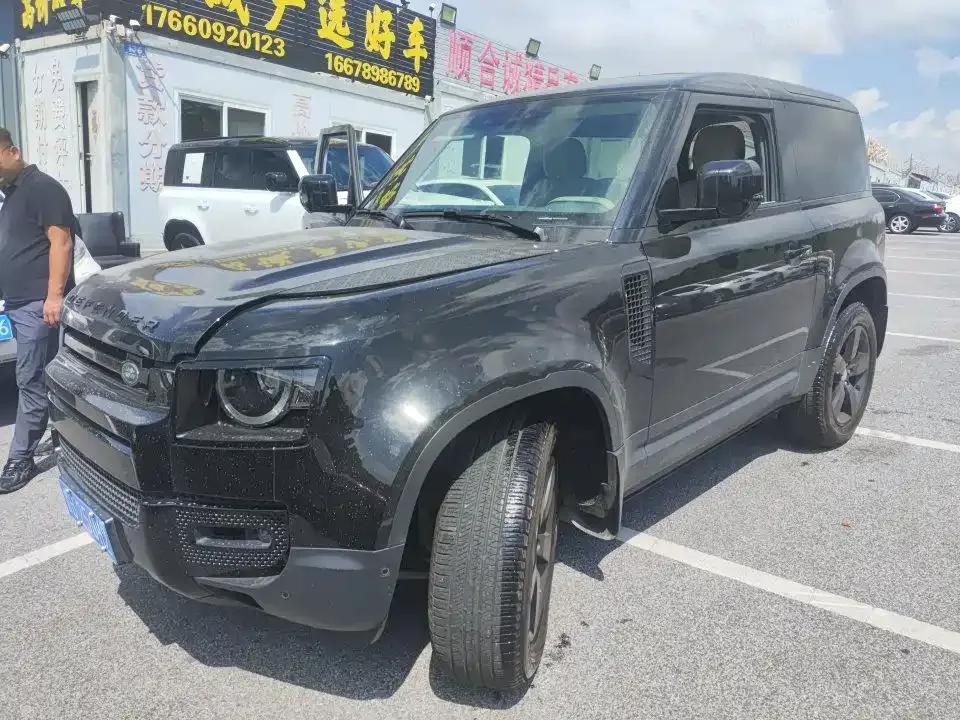 Land Rover Defender — фото 1