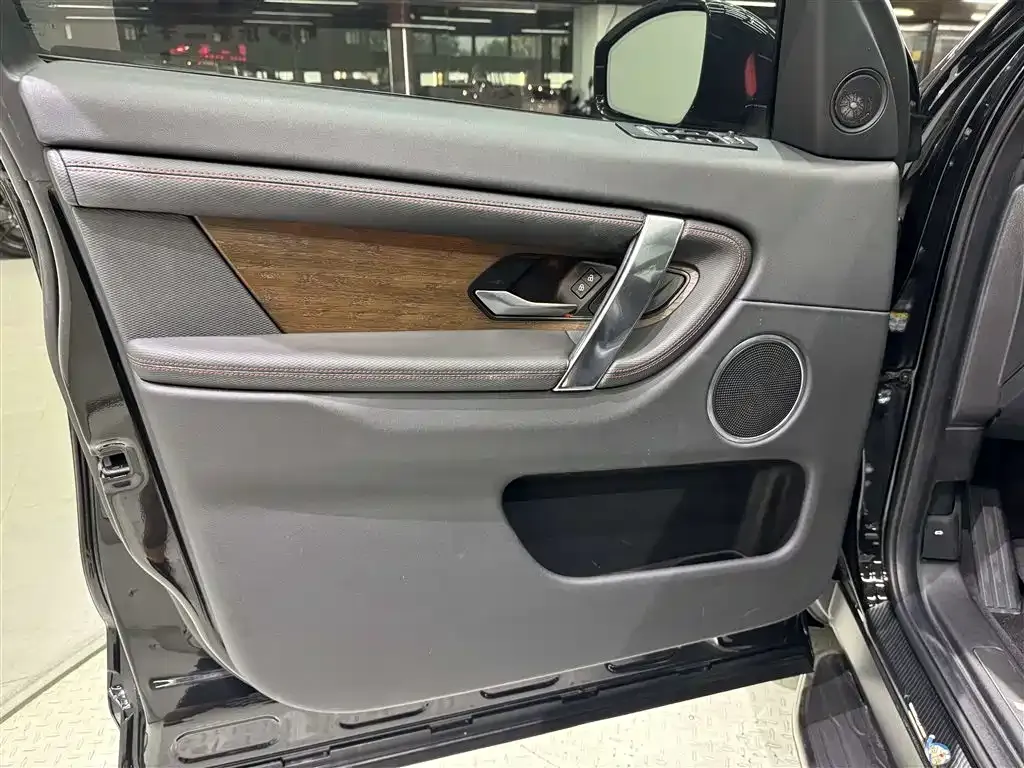 Land Rover Discovery Sport Hybrid — фото 2
