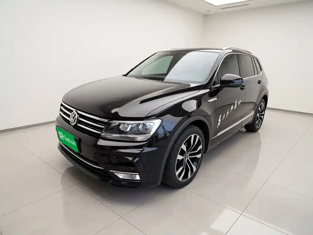 Volkswagen Tiguan L — фото 1
