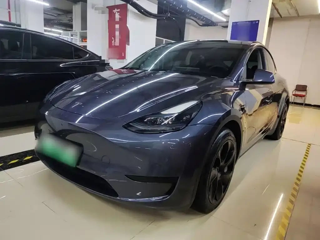Tesla Model Y — фото 1