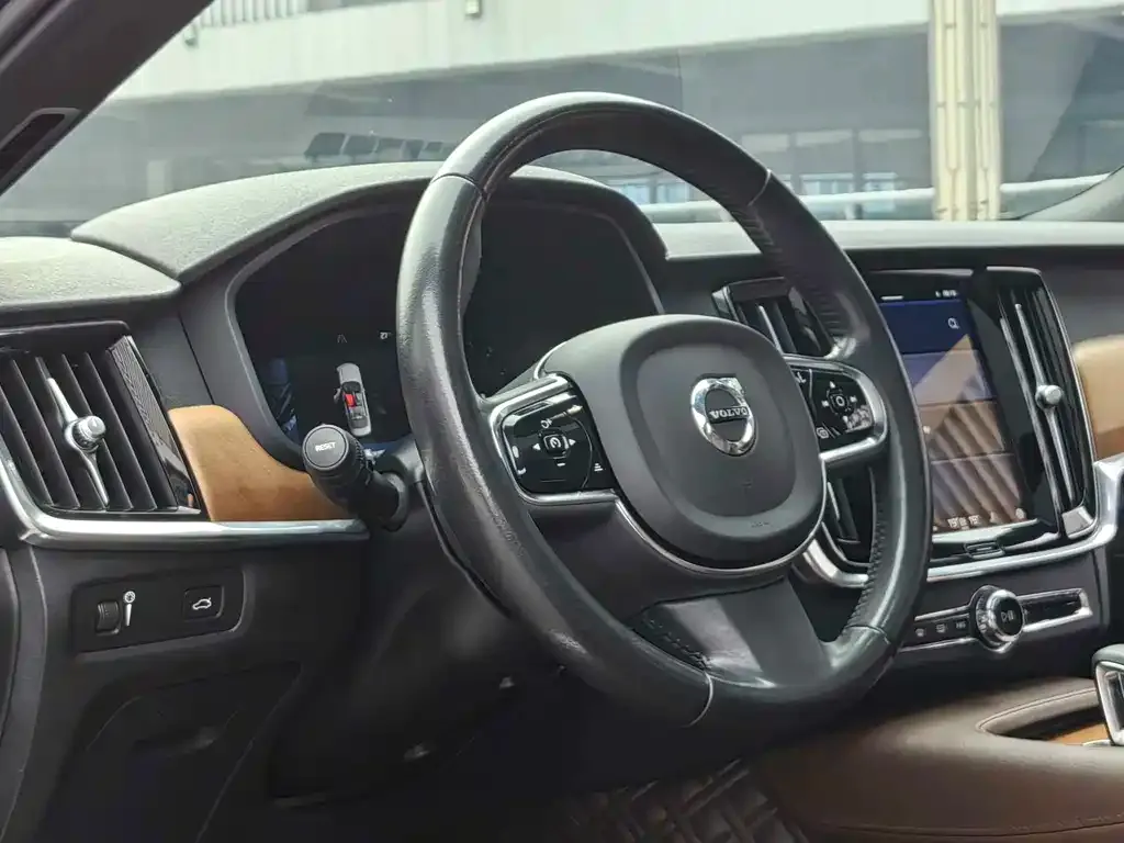 Volvo S90 — фото 3