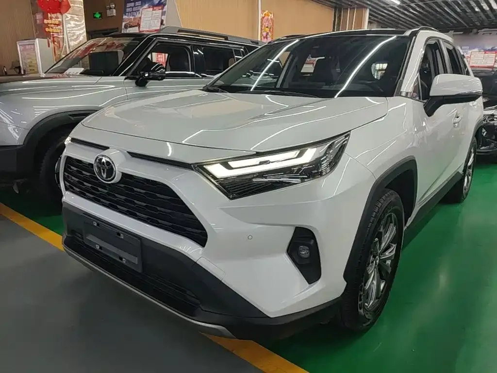Toyota RAV4 — фото 1